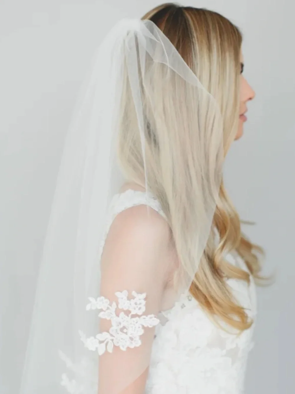 Veil Trends Single Layer Ivory Appliqué Lace Veil #1520 NWT